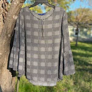 NWT APT 9 Women’s blouse with belled sleeves